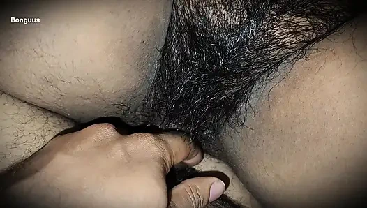 Bhabhi ke sath Soya toh bhabhi ne Raat ko lund pakad liya