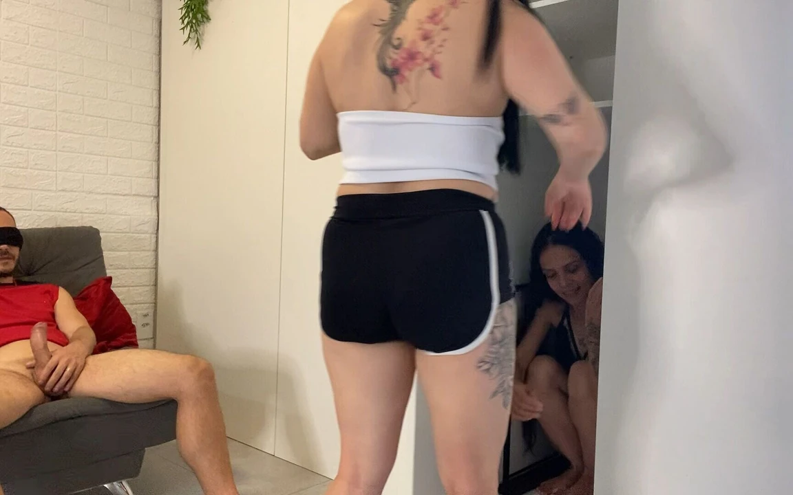 Eşi, arkadaşını dolaba saklar ve kocasını şaşırtır