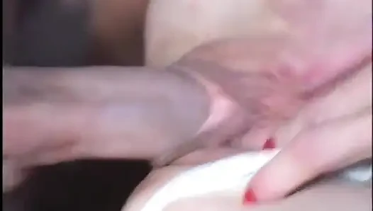 Küçük memeli uzun boylu sarışın genç erkek avcısı üvey anne amını üvey oğluna siktiriyor