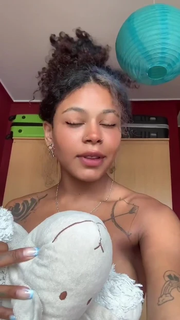 Слитая в сеть шлюшка-латина Tiktok