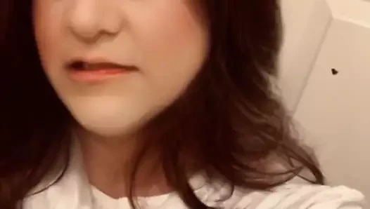 Milf shelleyv yeni kıyafetiyle güzel bir çıkış yaptı.