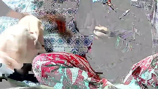 Büyük memeli anne ve sevgilisi ormanda seks yapıyor