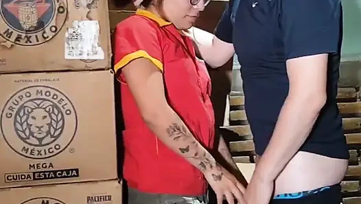 Patronunu bodrumda kasiyer olarak satın al