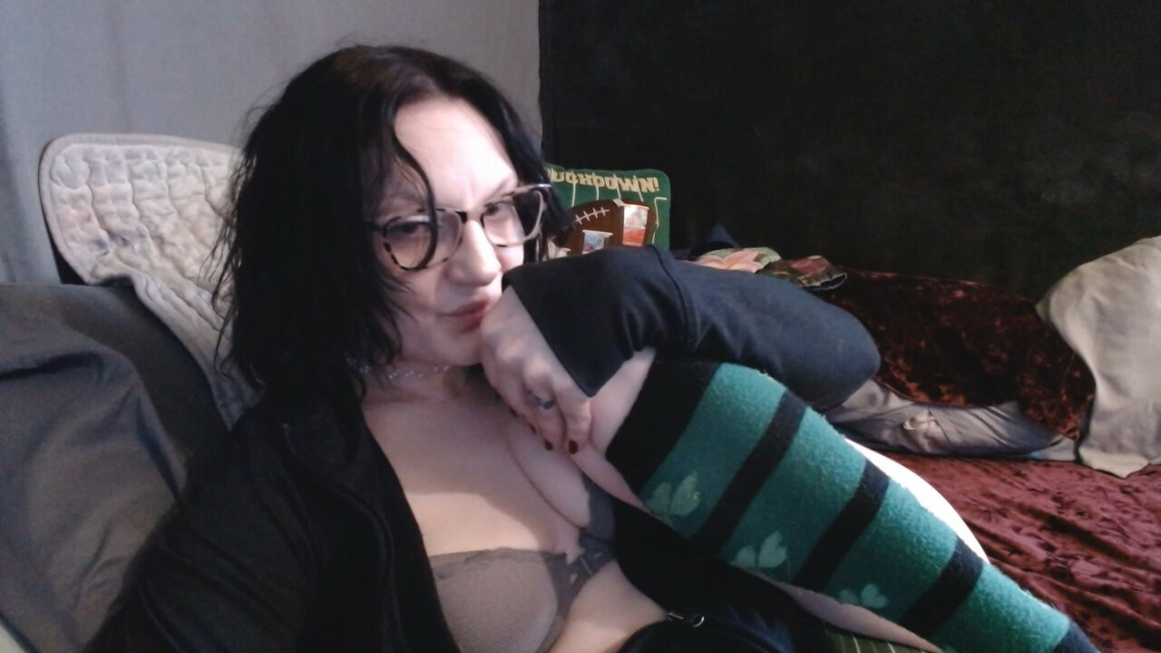 Babykittyfuk kendini sert sikiyor. kremsi seksi orgazm