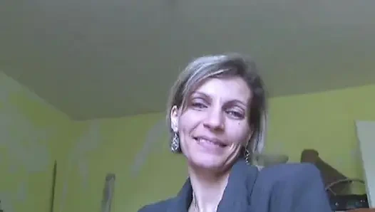 Fransız genç kız sevgilisine sıkı götünü siktiriyor