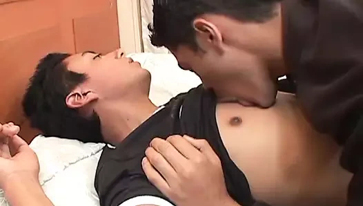 Latinler John ve Fredo prezervatifsiz sikişiyor