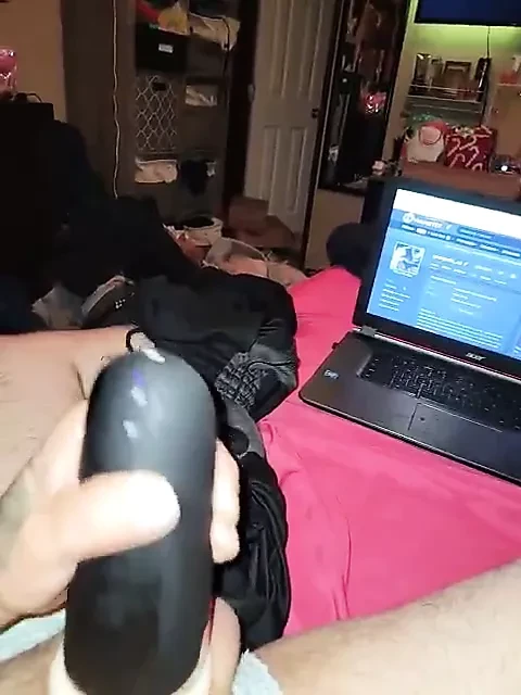 Карманная киска в трусиках