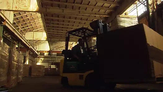 Büyüleyici kızlar yakın çekimde birinci sınıf bir lezbiyen romantizmi tutuyor