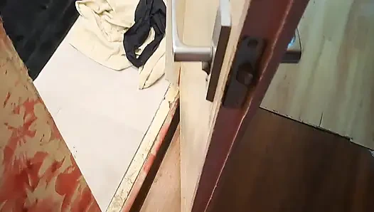 Genç üvey kız kardeşimi arıyorum ve mastürbasyon