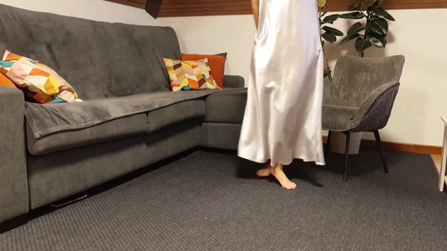 Selena'nın akşam dansı pozu ve gecelikle seks