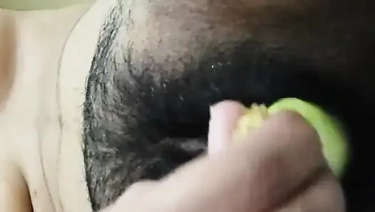 Hintli azgın kız dildoyla mastürbasyon yapıyor