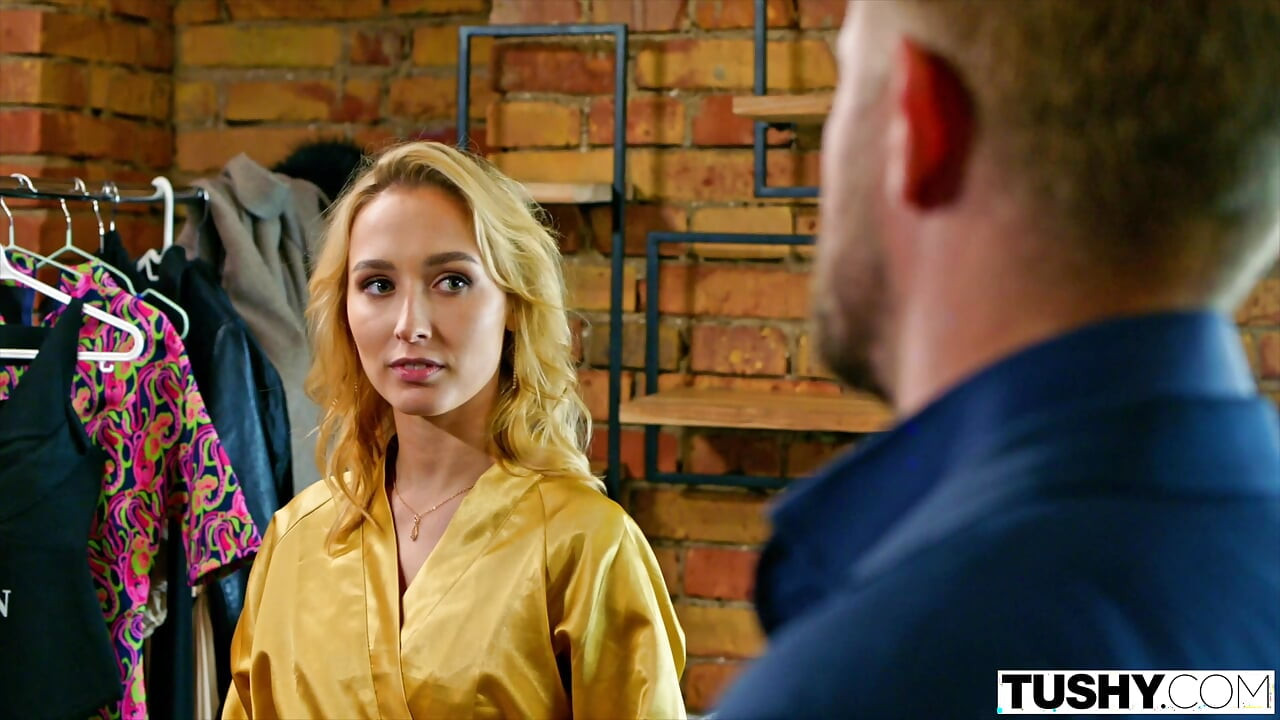 Tushy - çarpıcı model Kelly Collin'in özel çifte penetrasyon