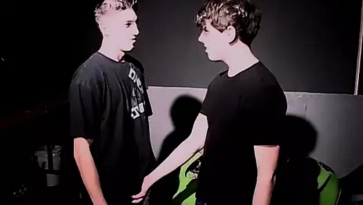 gay staffs hide ve fuck içinde the ambar mağaza oda