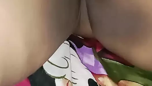 Tamil Chitra ateşli bir şekilde başvurdu ve kocası bundan zevk aldı ve yavaşça ovdu