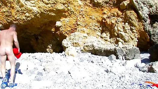Ateşli lezbiyen latin plajda ilk üçlü seks için baştan çıkarılıyor