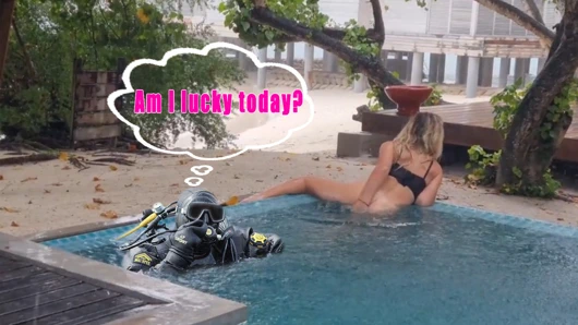 Mastürbasyon içinde the yağmur içinde halka açık havuz dik büyük göt