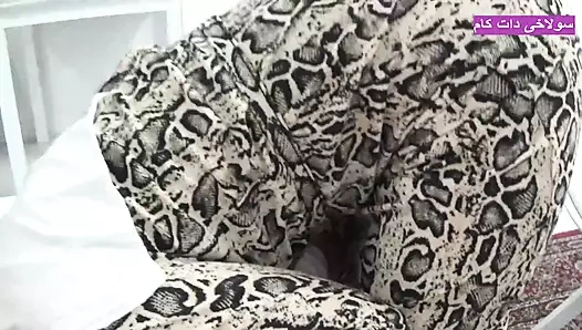 Azgın orta yaşlı seksi kadın üvey oğlu için yarak emmeyi ve göt yalamayı seviyor