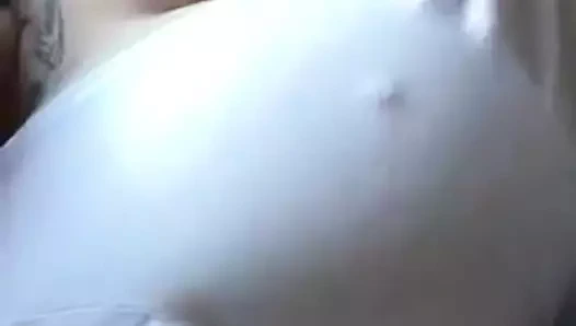 Zıplayan çok doğal göğüsleri