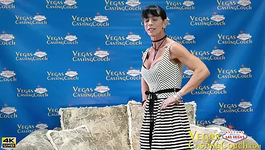 Kızgın üzgün üvey anne - stüdyoda ortaya çıkıyor - üvey kızının soyunmasını soruyor