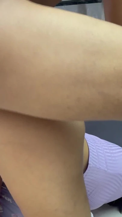 Seksi latin partnerimi kalmak için evimde alıyorum ve karşılığında büyük ve zengin yarağımı sıkı götüne sokmama izin veriyor. | Klip 1