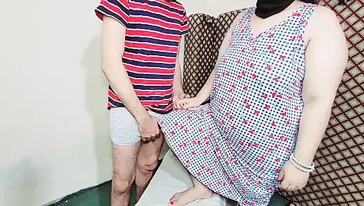 Müslüman üvey oğul üvey annesini anal seks için domaltarak domaltıyor