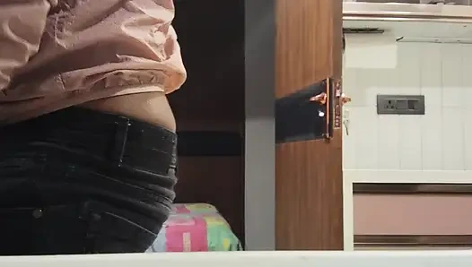 Apne kam wali bai ke Bhajan mein fati Hui Dekhi usne chaddi dekh li