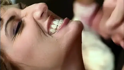 Deborah vahşi orgilerde sert sikişmeyi sever