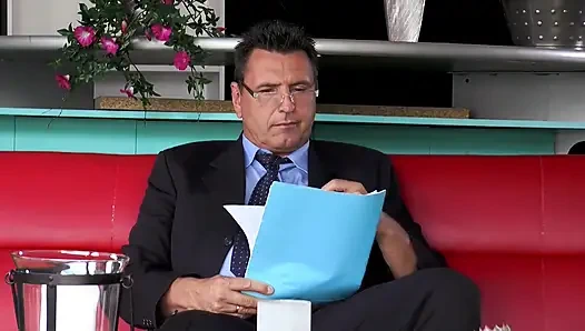 Edepsiz sarışın hizmetçi götten sikişmeyi ve ağzın sonunu seviyor