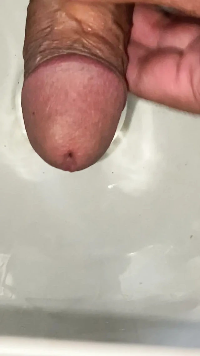 Gerçekten ateş gibi bir sikim var ve içine bir delik açmaya çalışıyorum, tüm o gazı içine boşaltmak için