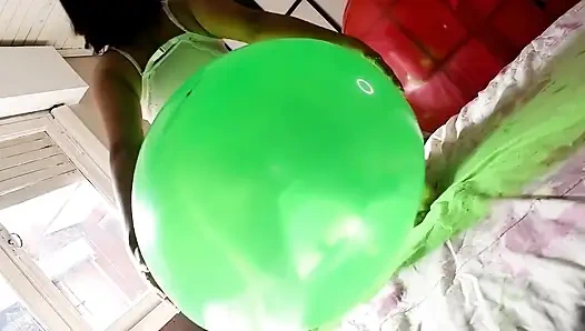 Sabah güneşinde büyük kristal balonlara bin - bunny looner [lowres]