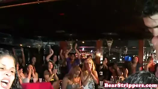 güzel babes saksocu striptizci