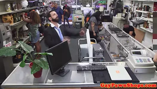 ofis rehinci hunk sonra lanet komisyoncu