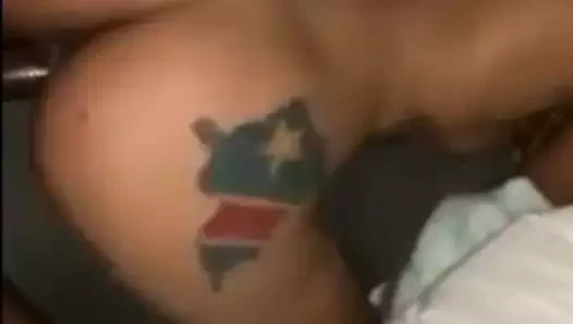 Yüz aşağı götten yukarı sikişiyor