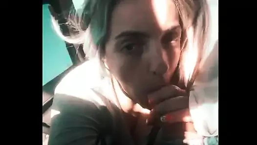 Profesyonel horoz enayi. Ücreti ödemek için taksi şoförünü havaya uçurur.