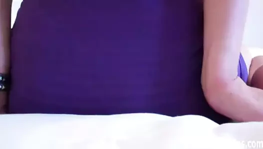 Yuvarlak kıçımı yavaşça yüzüne indireceğim