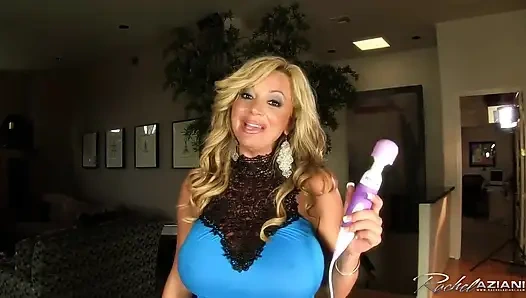 Rachel Aziani büyük klitorisinde sihirli vibratör kullanıyor