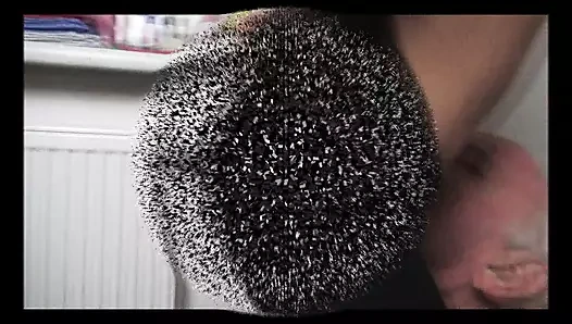 Madam Carla tarafından yaşlı köle tuvaletinde aşağılama