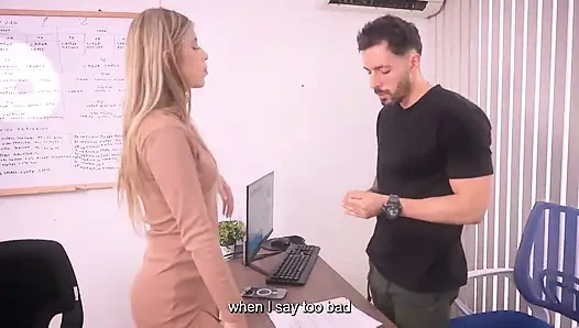 Bakış açısı boşalma - öfkeli patronumu özensiz bir saksoyla memnun ettim ve ağzıma gelene kadar büyük yarağına bindim