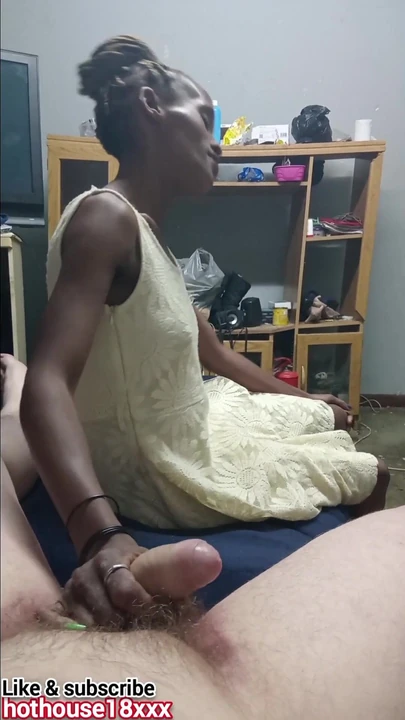 Ev işçisi karısı yarak emerken hobilerini sikiyor | Klip 1