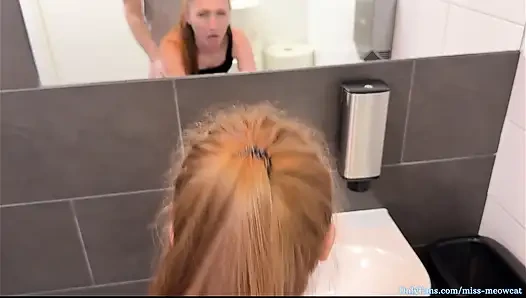 Sex in the Gym..How Am I Supposed to Finish My Workout ?!