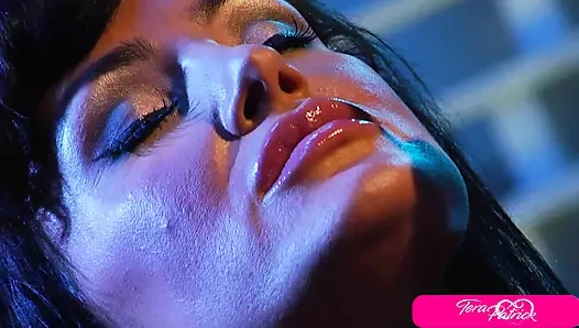 Ateşli esmer Julia Ann Lisa Ann ile!