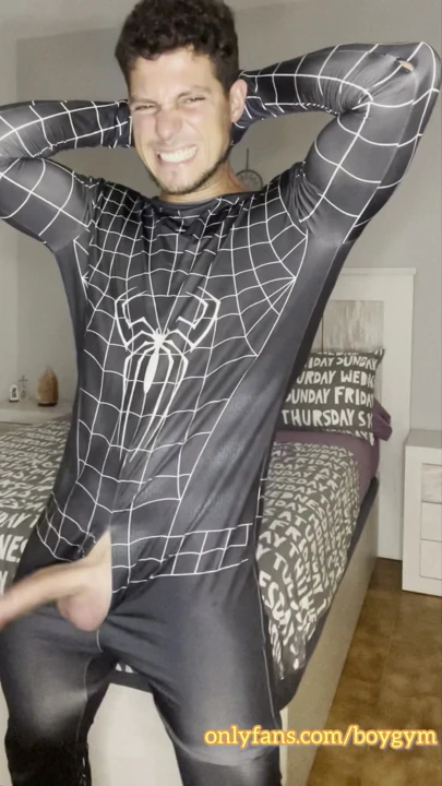 Büyük yarağımın boşalması için dokunmaya gerek yok! Örümcek Adam Cums