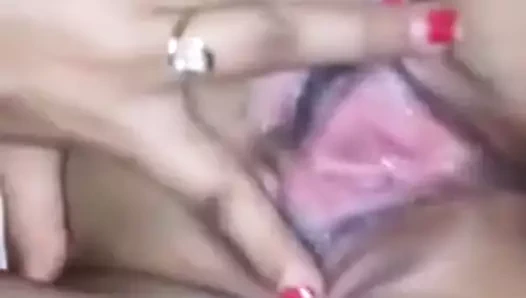 Desi sıcak kedi gösteri ve parmak