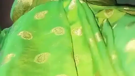 Kardeşim bana Hari Saree'de iyi olduğumu söyledikten sonra beni siktirdi