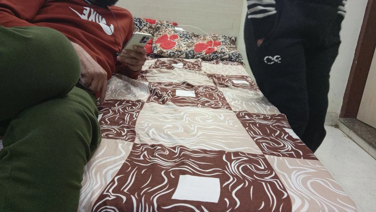 Choti bahan ko phone ka lalach deke land mooh me dala Or full sex kiya hindi audio