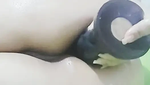 Milf olgun üvey anne, 4 kişisine kocaman bir penis koyacak birini arıyor