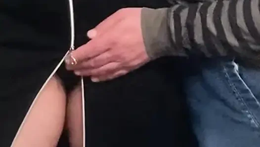 Omg!!! Kalabalık metrodaki yabancı - amcık parmaklıyor