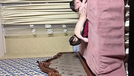 Tüylerinin diken diken olduğunu hissetti