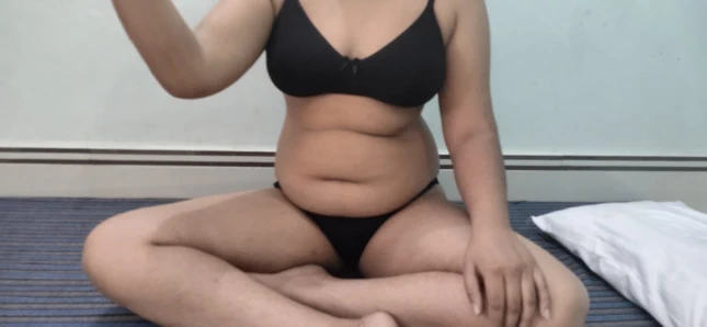 Dost ki Jawan Maa Ke Saath uske ghar mein chudai ka mzza