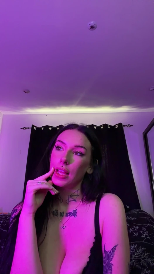 Sürtük İngiliz gotik edepsiz konuşma asmr